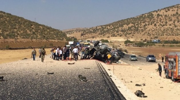 Askeri aracın geçişinde patlama: 3 şehit, 3 yaralı