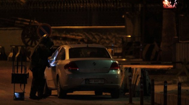 Askeri Birlik önüne bırakılan şüpheli araçta bomba araması