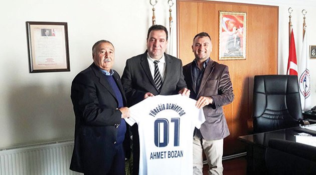 ASKF Başkanı Ahmet Bozan’a Yüreğir Demirspor forması