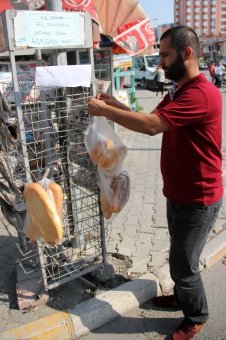 "askıda Ekmek"le Fakiri Doyuruyor