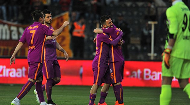 Aslan güle oynaya yarı finale