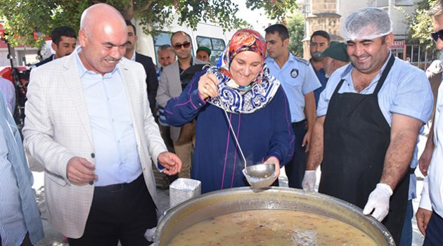 ‘Aşure dostluk ve kardeşlik demektir’