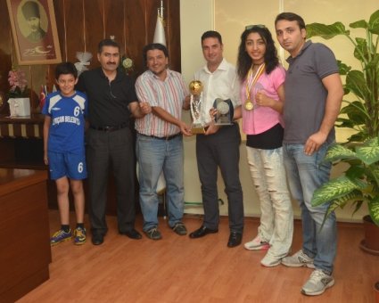 Ataşbak Avrupa Şampiyonu sporcuyu kutladı