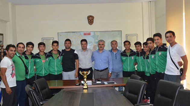 Ataşbak, başarılı atletleri kabul etti
