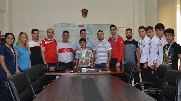 Ataşbak, Başarılı Wushucuları Kabul Etti