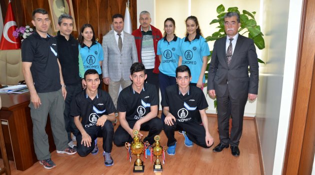 Ataşbak, şampiyon masa tenisi takımlarını kutladı