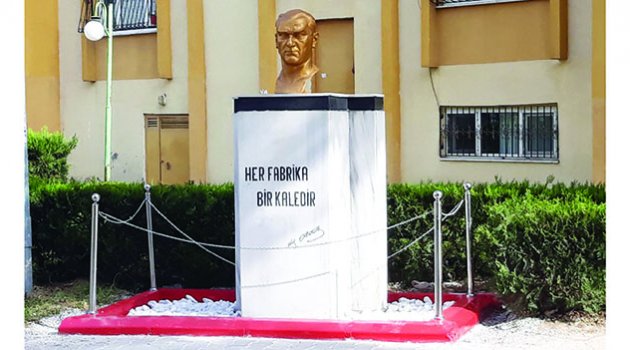 Atatürk büstü koruma altında