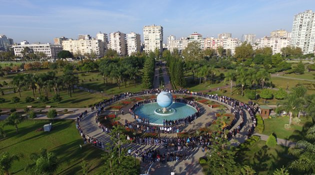 Atatürk için ‘Saygı Zinciri’