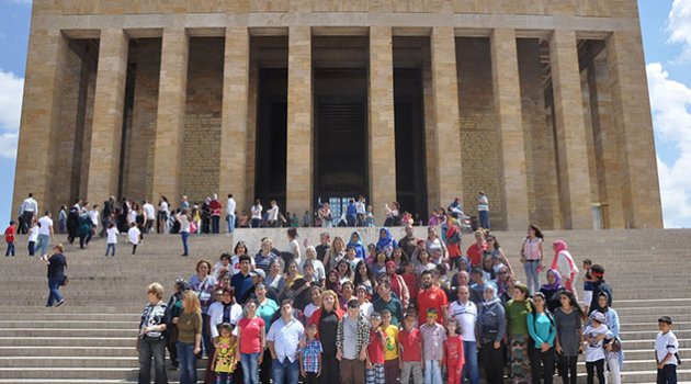 Atatürk sevgisi engel tanımadı