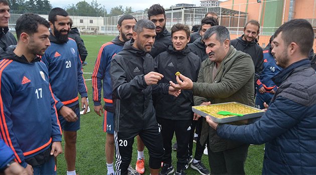 Atlı’dan Kozan Belediyespor’a baklavalı destek