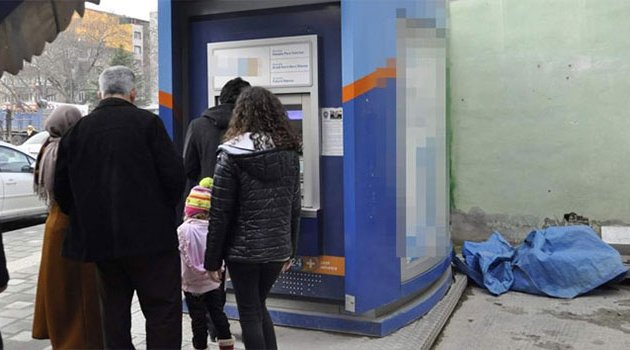 ATM'ye düzenek kurup 1,5 saatte 50 kişinin hesabını boşalttılar