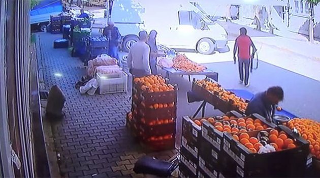 Av tüfeğiyle pazar gezdi