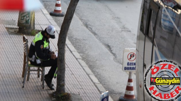 Avını bekleyen trafik polisi