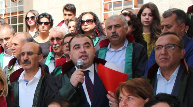 Avukatlar ‘teröre karşı’ yürüdü
