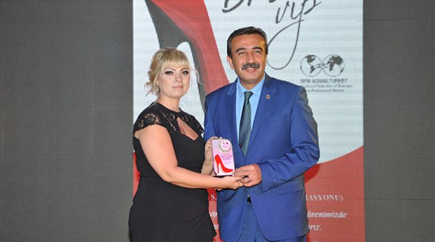Ayça Katlav başkanlık görevini Sezi Dağdemir'e devretti