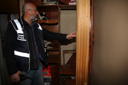Aynı Vitrinden 10 Yıl Sonra Kocası Ve Kızı Çıktı