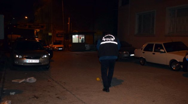 Ayrı yaşadığı eşine kurşun yağdırdı