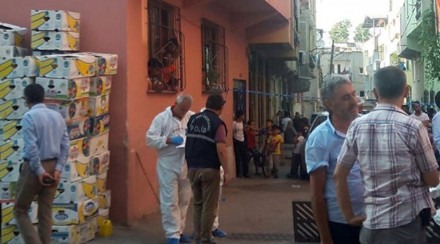 Ayrı yaşadığı eşinin evinin önünde bomba patlattı