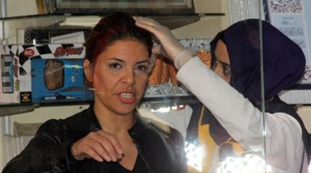Ayrıldığı kocası sokak ortasında darp etti