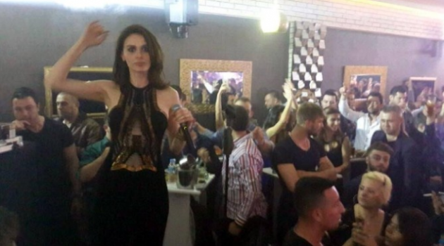 Ayşe Hatun Önal'a Hayranlarından Tepki