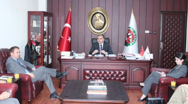 Az daha kaldır da masaya koy!
