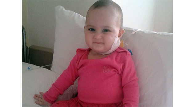Azra bebek lösemiyle ailesi parasızlıkla mücadele ediyor