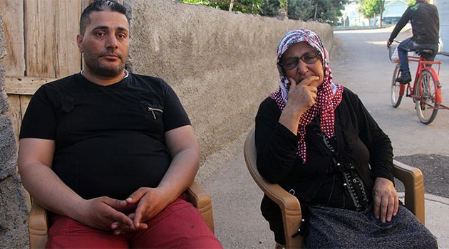 Babasını bulmak için İsveç’ten Adana’ya geldi