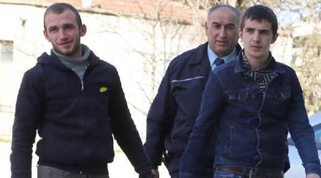 Babasını öldürenin kardeşinin evini yaktı
