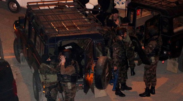Babasını rehin aldı