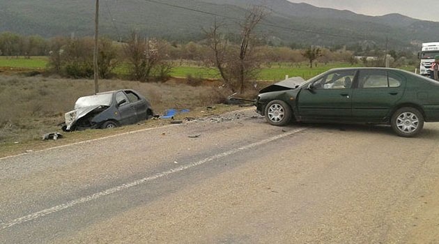 Babasının cenazesine giderken canından oldu