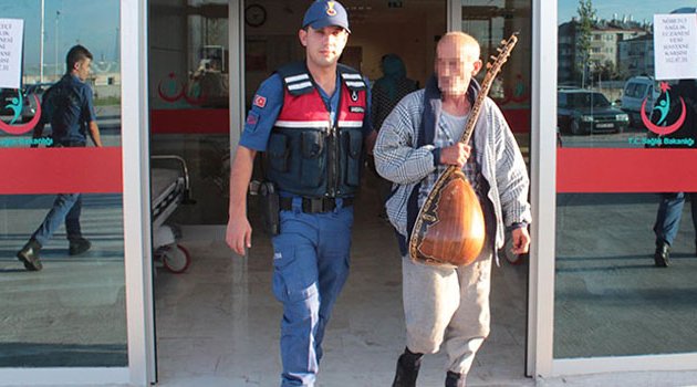 Babasının evine yakıp etrafa ateş açtı