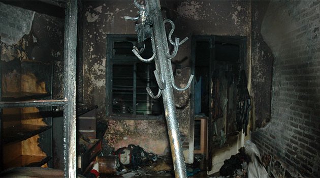 Babasıyla tartıştı evi yakıp kaçtı