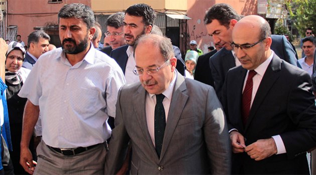 Bakan Akdağ, Adana'da 15 Temmuz şehitlerinin ailelerini ziyaret etti