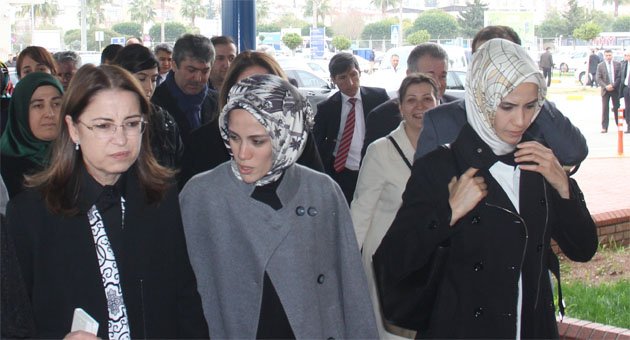 Bakan Ayşenur İslam: "Kadın ve anne olarak ağlamaya geldim"