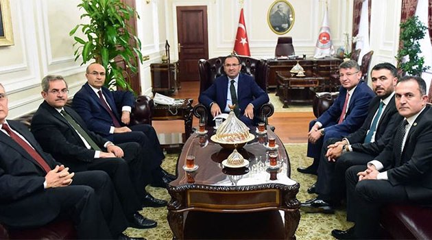 Bakan Bozdağ: "Adana'daki yatırımların takipçisiyiz"