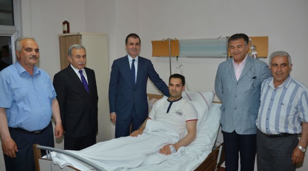 Bakan Çelik, bıçaklanan milletvekili adayını ziyaret etti