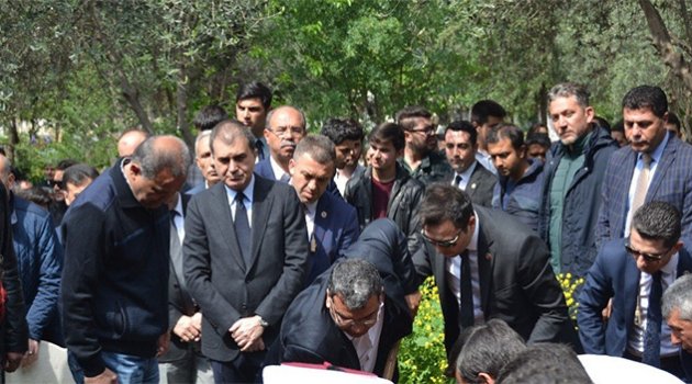 Bakan Çelik, Mitinge Gelirken Kazada Hayatını Kaybeden Vatandaşın Cenazesine Katıldı