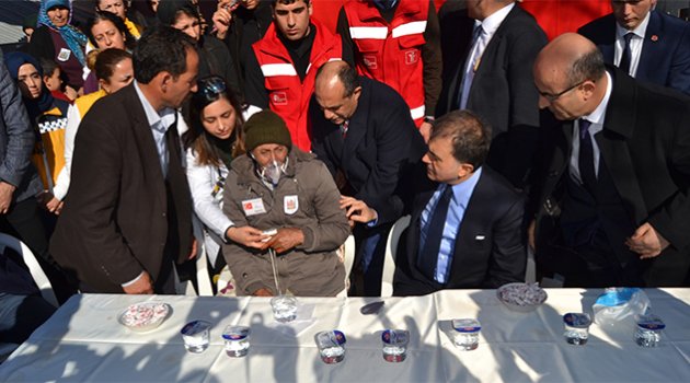 Bakan Çelik’ten şehit ailesine taziye ziyareti