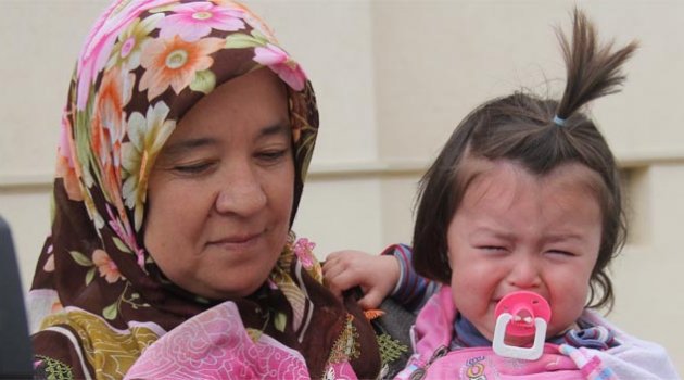 Bakıcı hastaneye gidince çocuk evde mahsur kaldı