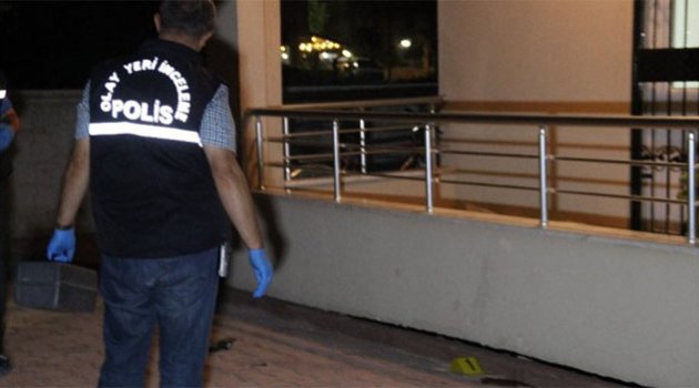 Balkonda oynayan küçük kız zemine çakıldı