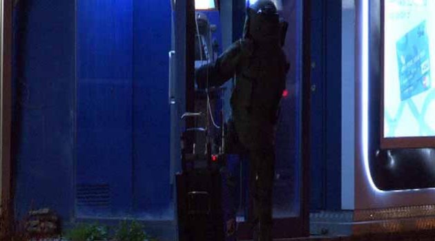 Bankamatiğe bırakılan şüpheli paket polisi harekete geçirdi