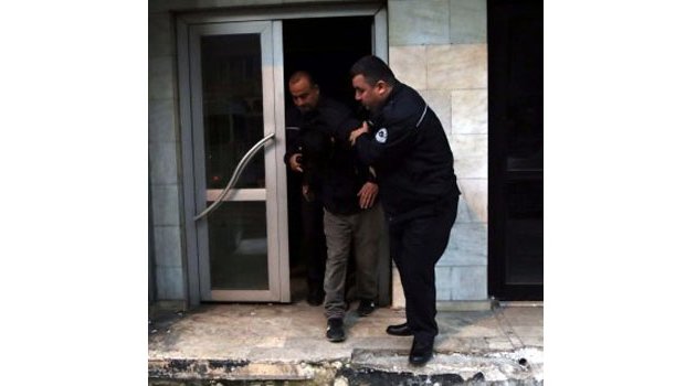 Bankanın İçerisinde Polise Yakalanan Şahıs ‘uyumak’ İçin Girdim Dedi