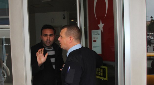 Bankanın kapısı üç gün açık unutuldu