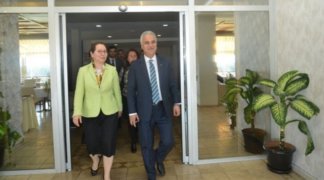 Baş’tan Demirel’e Çukurova Kilimi