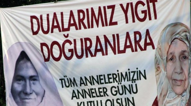 Başbakan Davutoğlu’na "Anneler Günü" sürprizi