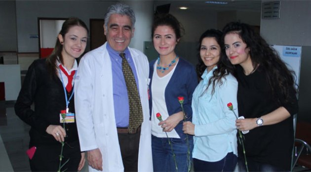 Başhekim çalışan ve hastaların Kadınlar Günü’nü kutladı