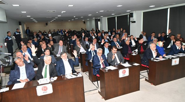 Basın pasoları oy çokluğuyla geçti