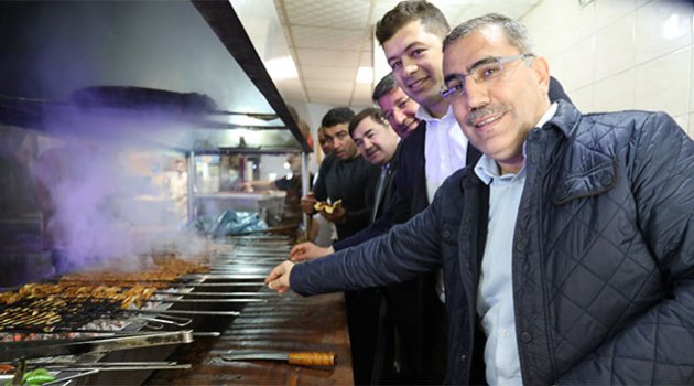 Başkan Çelikcan’dan şampiyonlara Adana Kebabı