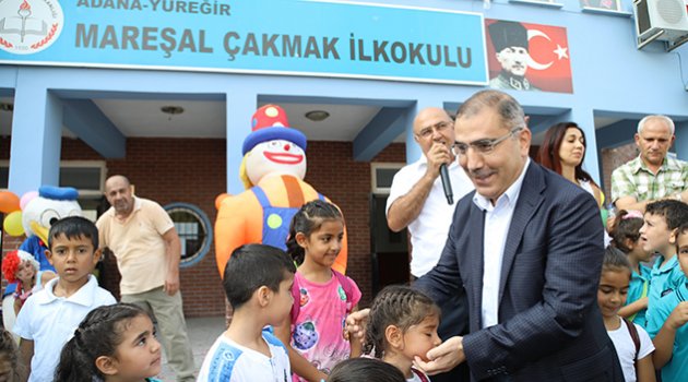Başkan Çelikcan'dan öğrencilere kırtasiye