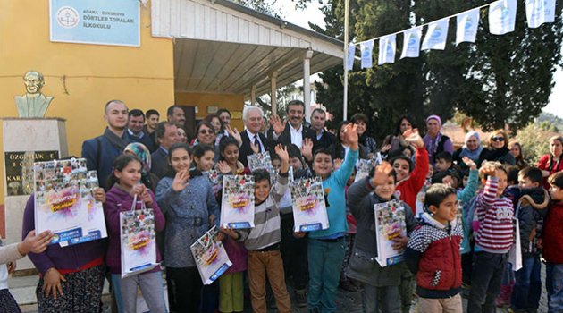 Başkan Çetin öğrencilere kitap hediye etti
